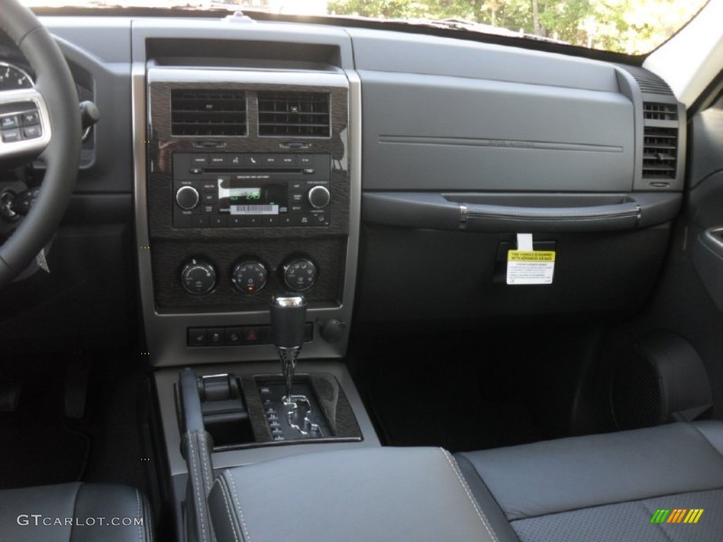 2012 Liberty Jet 4x4 - Natural Green Pearl / Dark Slate Gray photo #16