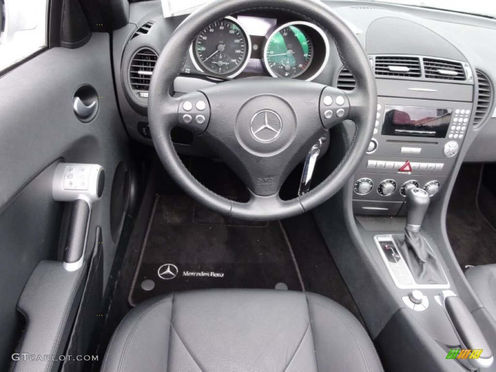2006 Mercedes-Benz SLK 280 Roadster Black Steering Wheel Photo #54896634