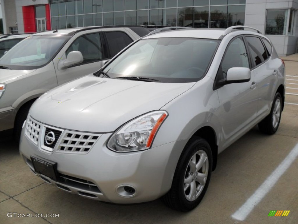 Silver Ice Nissan Rogue