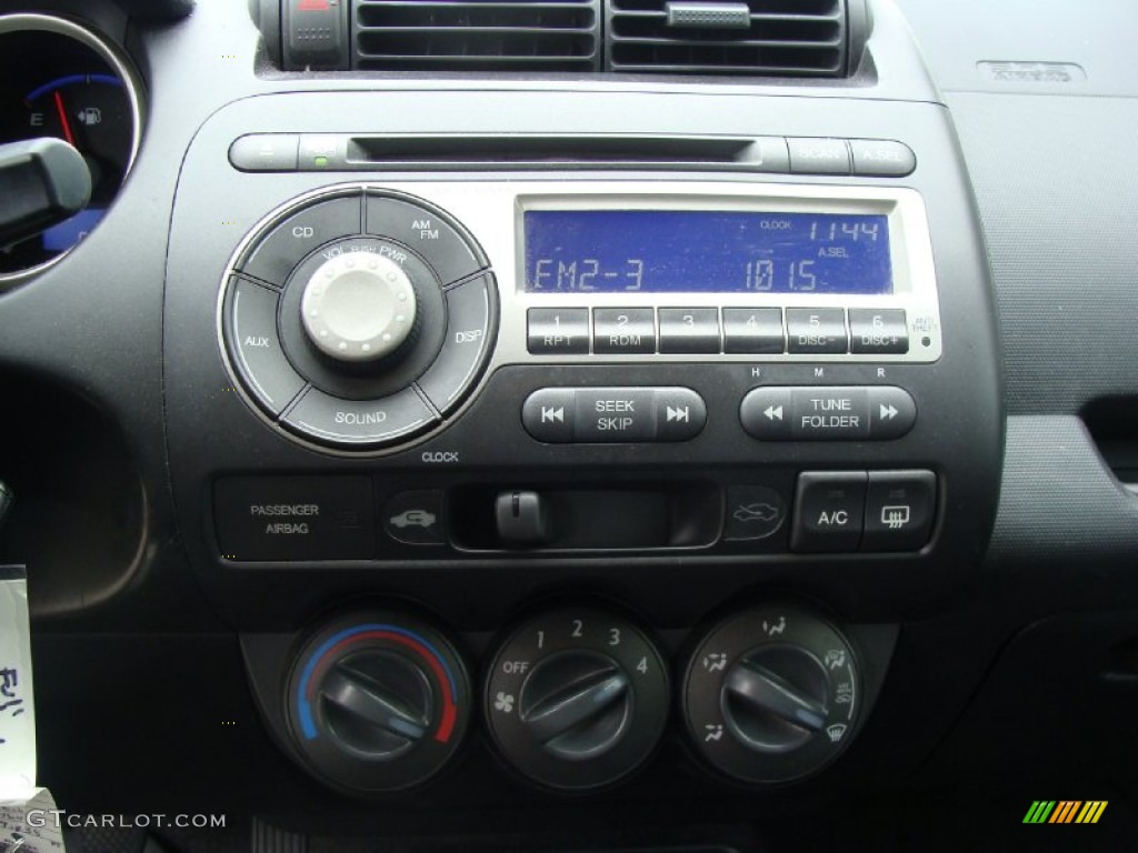 2007 Honda Fit Sport Controls Photo #54897544