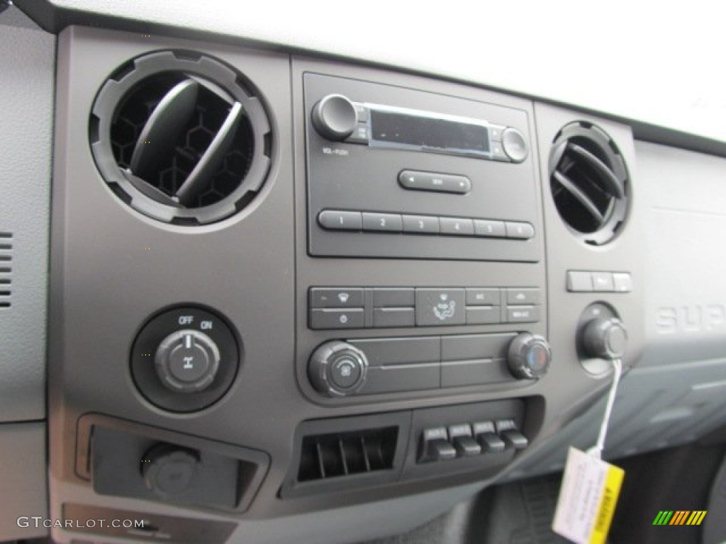 2012 F350 Super Duty XL SuperCab 4x4 - Oxford White / Steel photo #17