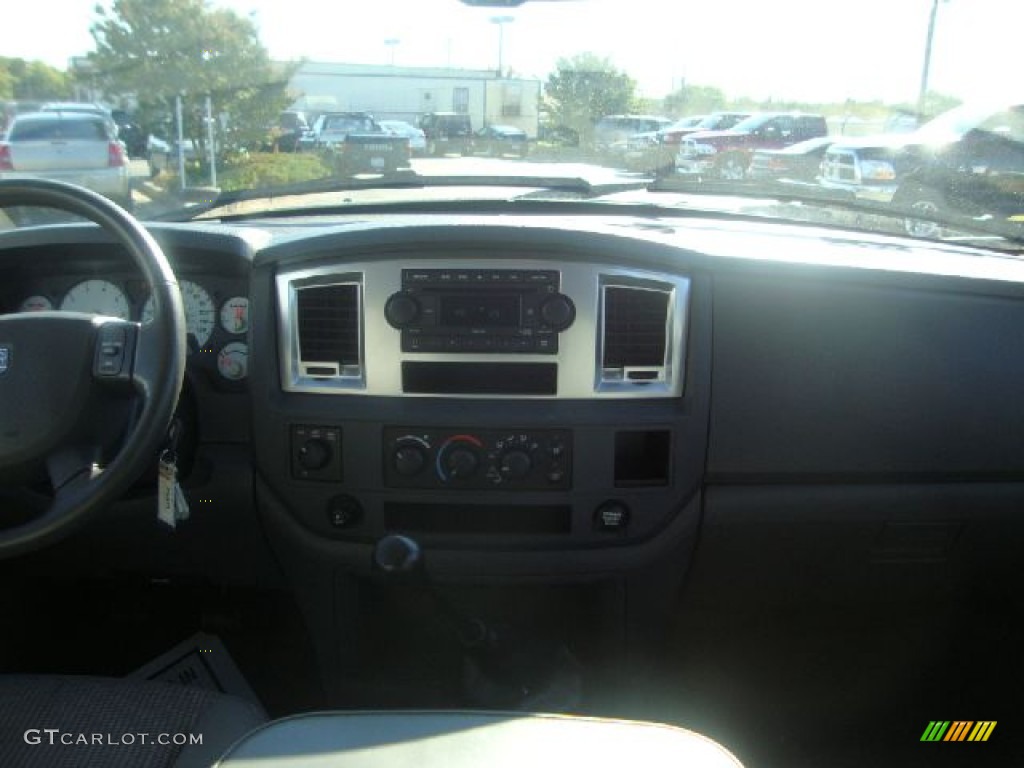 2007 Ram 1500 SLT Quad Cab 4x4 - Brilliant Black Crystal Pearl / Medium Slate Gray photo #29