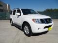 Avalanche White - Pathfinder SE Photo No. 1