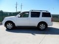 Avalanche White - Pathfinder SE Photo No. 6