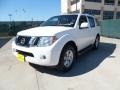 Avalanche White - Pathfinder SE Photo No. 7