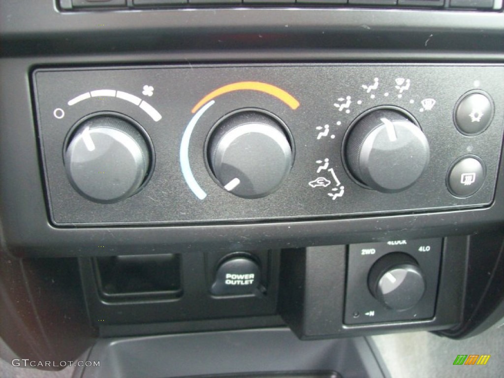 2006 Dodge Dakota ST Quad Cab 4x4 Controls Photo #54914543
