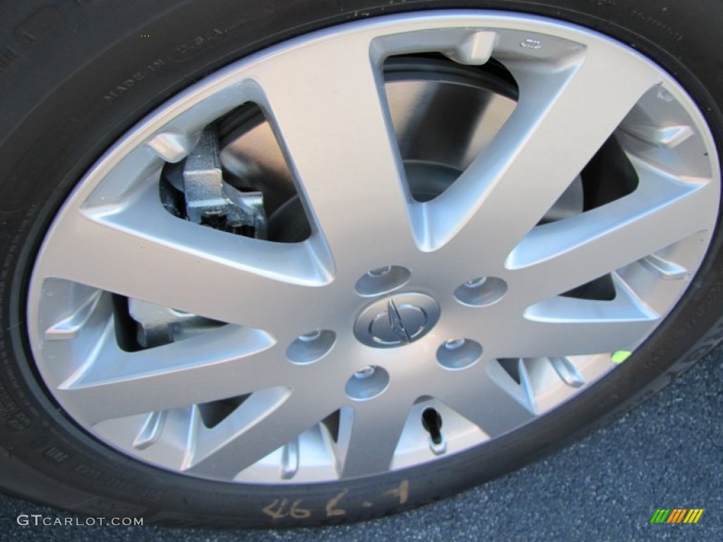 2012 Chrysler Town & Country Touring - L Wheel Photo #54918286
