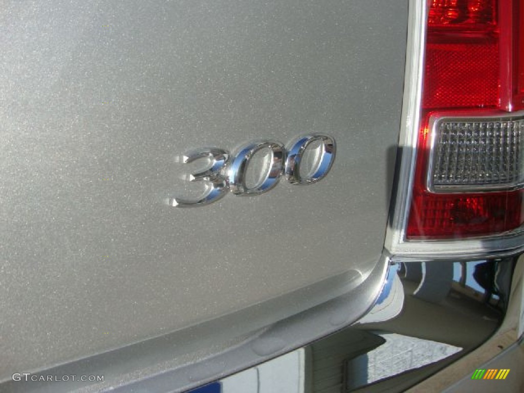 2012 Chrysler 300 Standard 300 Model Marks and Logos Photo #54919204