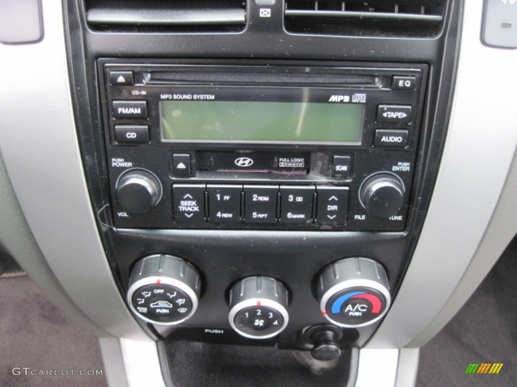 2008 Hyundai Tucson SE Controls Photo #54922936