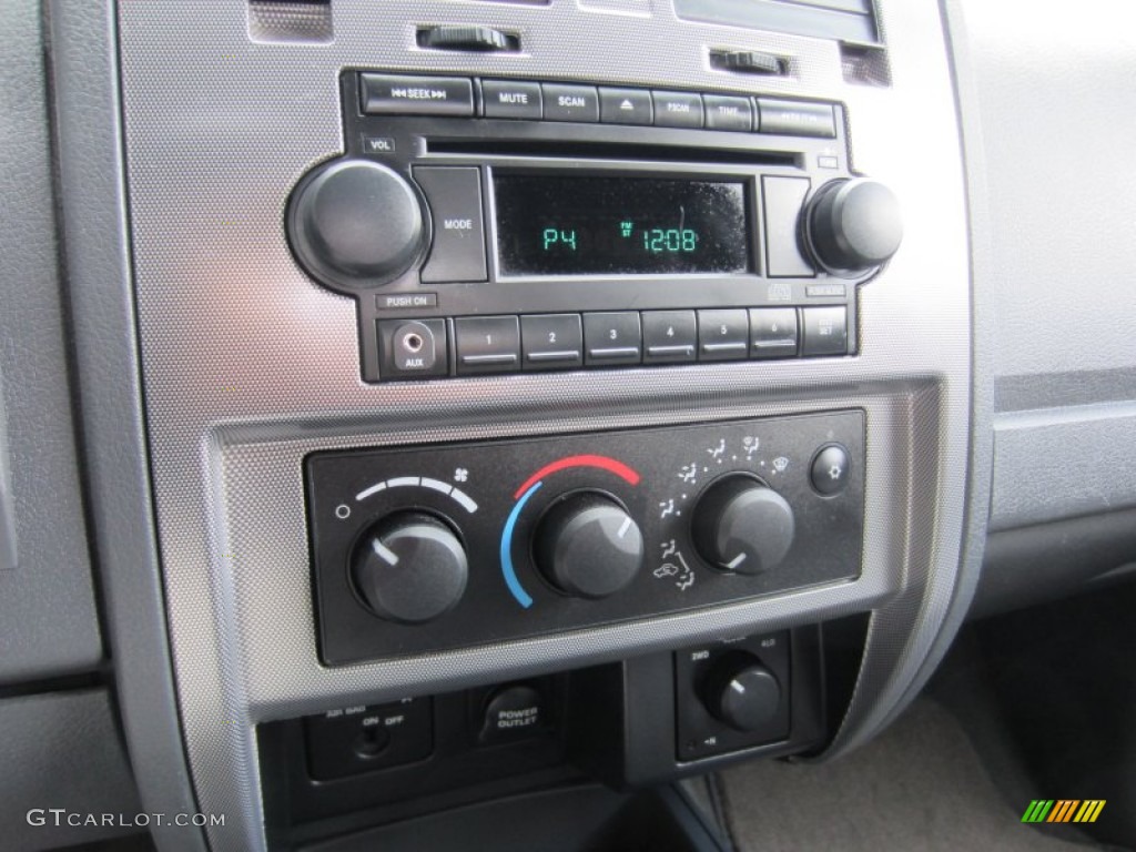 2006 Dodge Dakota SLT Club Cab 4x4 Audio System Photos