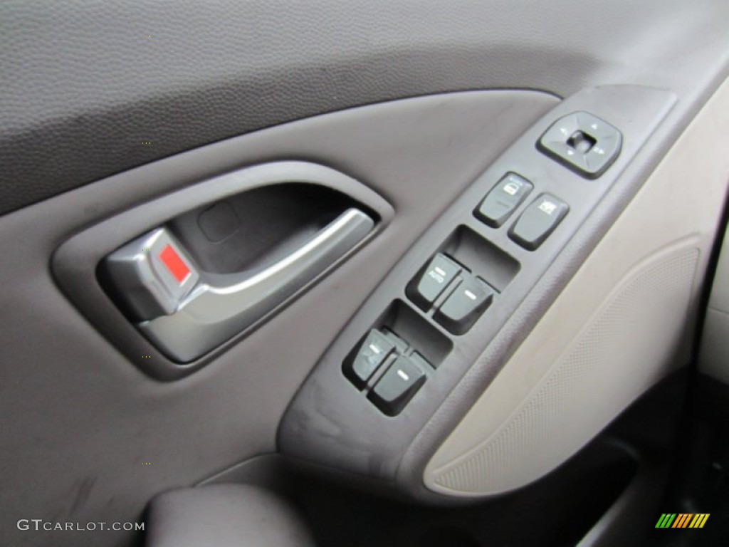 2011 Hyundai Tucson GLS AWD Controls Photo #54933655