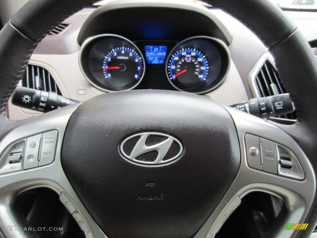 2011 Hyundai Tucson GLS AWD Controls Photo #54933673