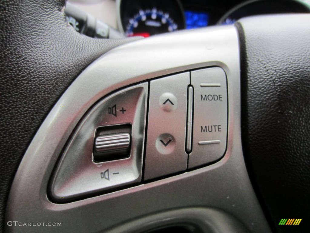 2011 Hyundai Tucson GLS AWD Controls Photo #54933682