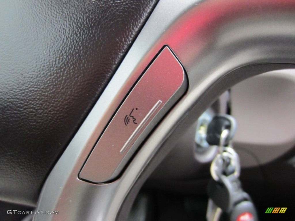 2011 Hyundai Tucson GLS AWD Controls Photo #54933699