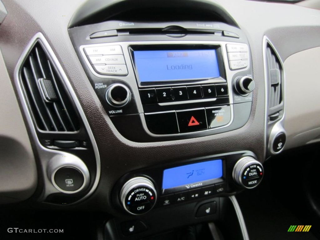 2011 Hyundai Tucson GLS AWD Controls Photo #54933718