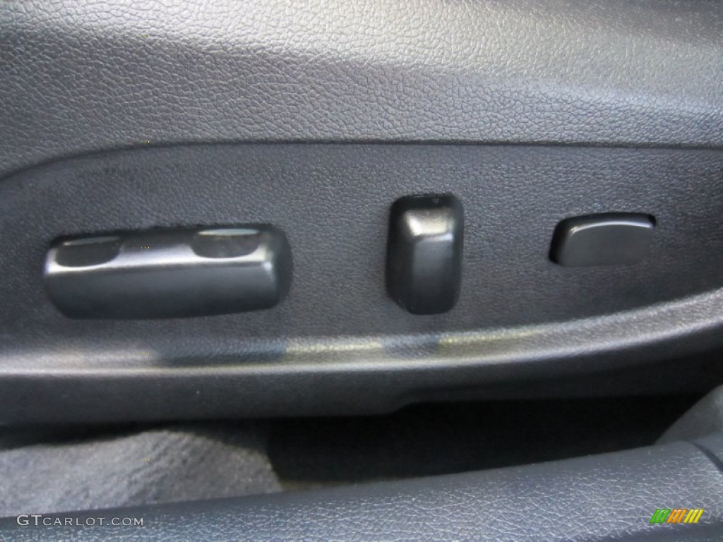 2011 Sonata SE - Radiant Silver / Gray photo #25