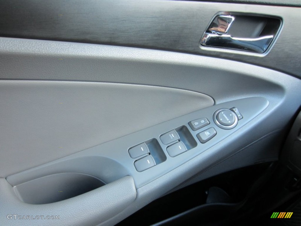 2011 Sonata SE - Radiant Silver / Gray photo #26