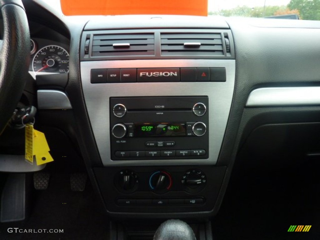2009 Fusion SE - Redfire Metallic / Red/Charcoal Black Leather photo #18