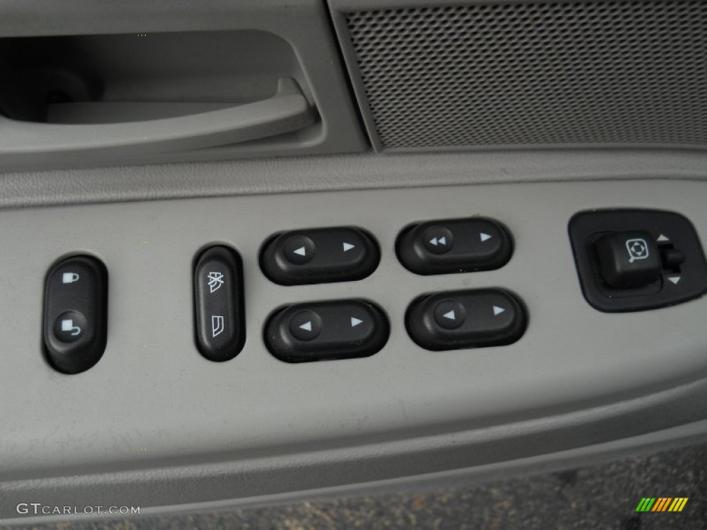 2004 Grand Marquis LS - Light Ice Blue Metallic / Light Flint photo #11