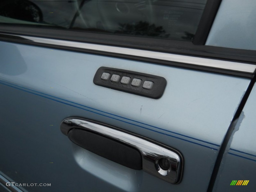 2004 Grand Marquis LS - Light Ice Blue Metallic / Light Flint photo #21