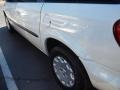 Stone White - Town & Country LX Photo No. 4