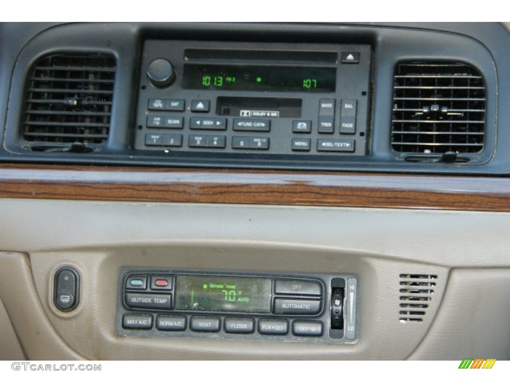 2005 Ford Crown Victoria LX Controls Photo #54948310