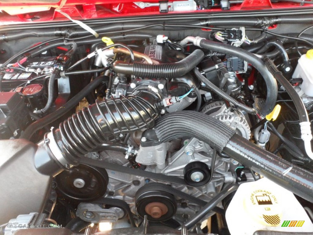 2010 Jeep Wrangler Unlimited Rubicon 4x4 Engine Photos