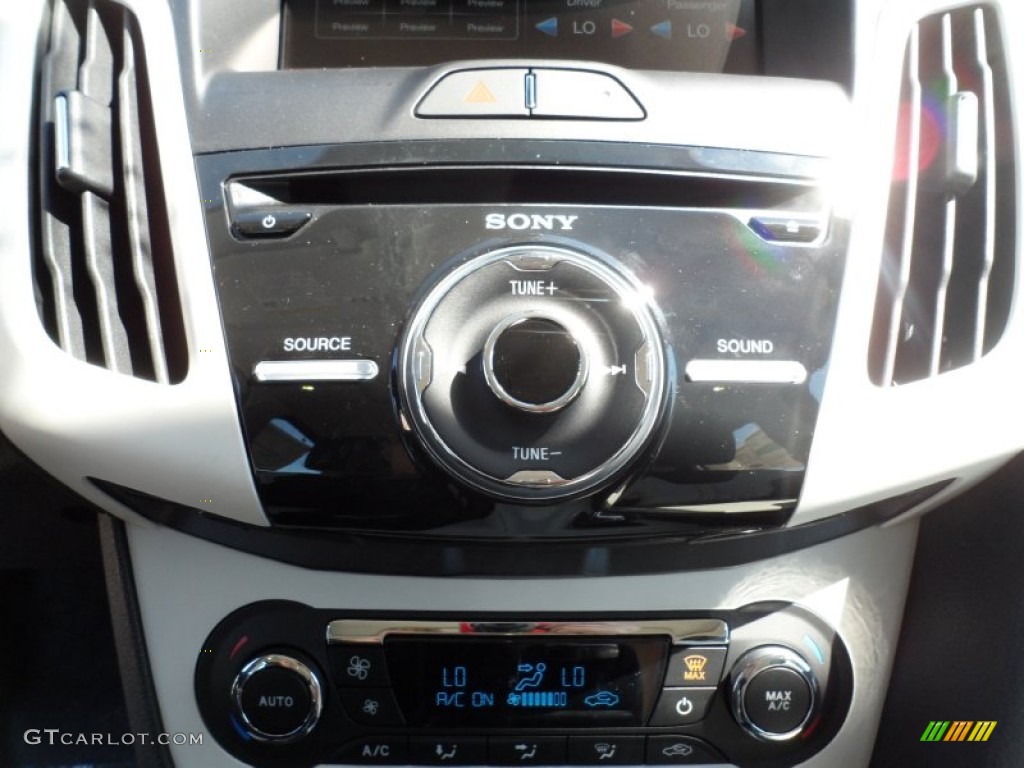 2012 Ford Focus Titanium 5-Door Controls Photo #54954805