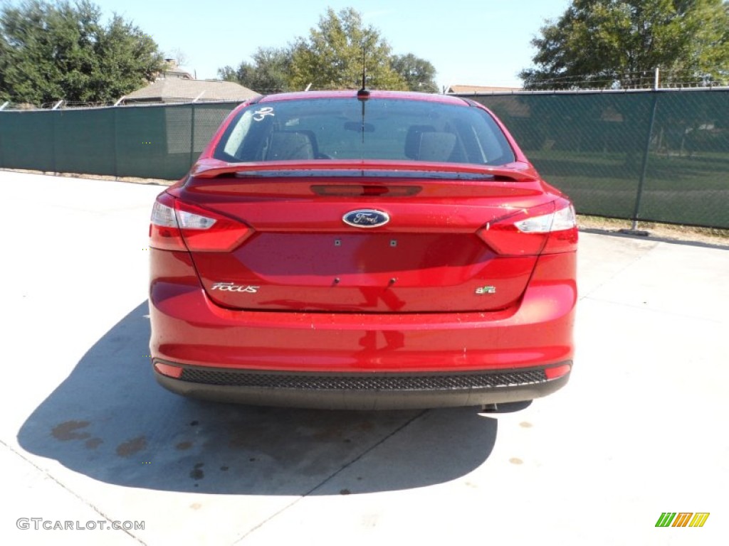 2012 Focus SE SFE Sedan - Red Candy Metallic / Charcoal Black photo #4