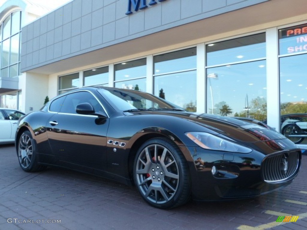 Nero (Black) Maserati GranTurismo