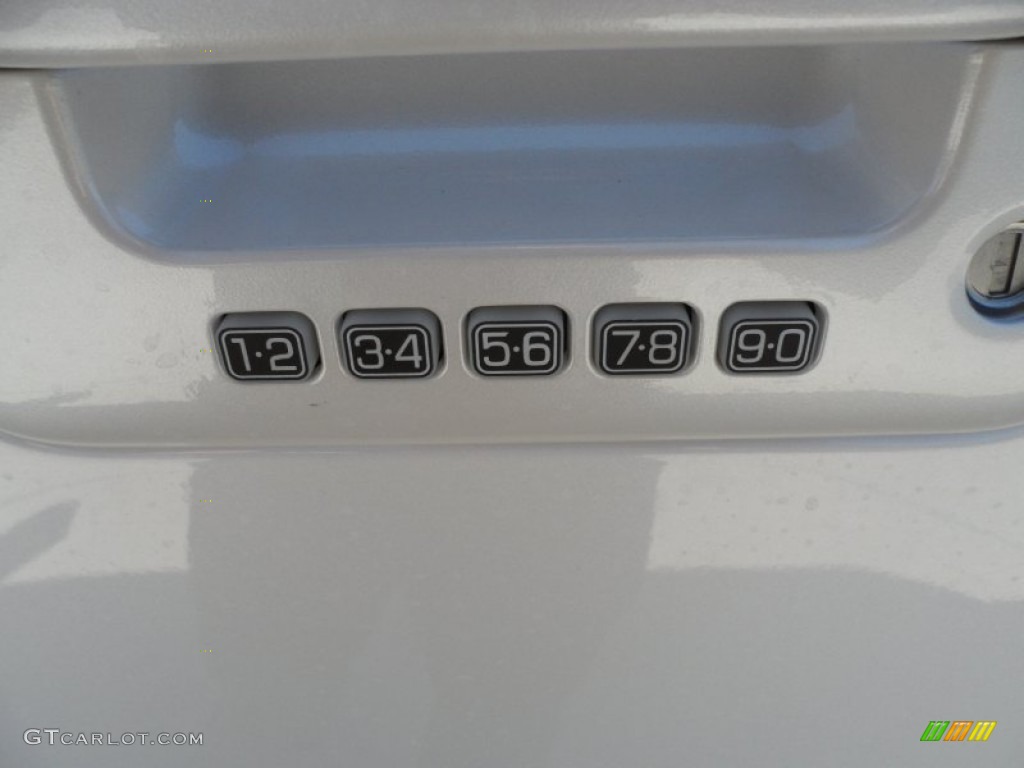 2011 F150 Lariat SuperCrew - White Platinum Metallic Tri-Coat / Black photo #17