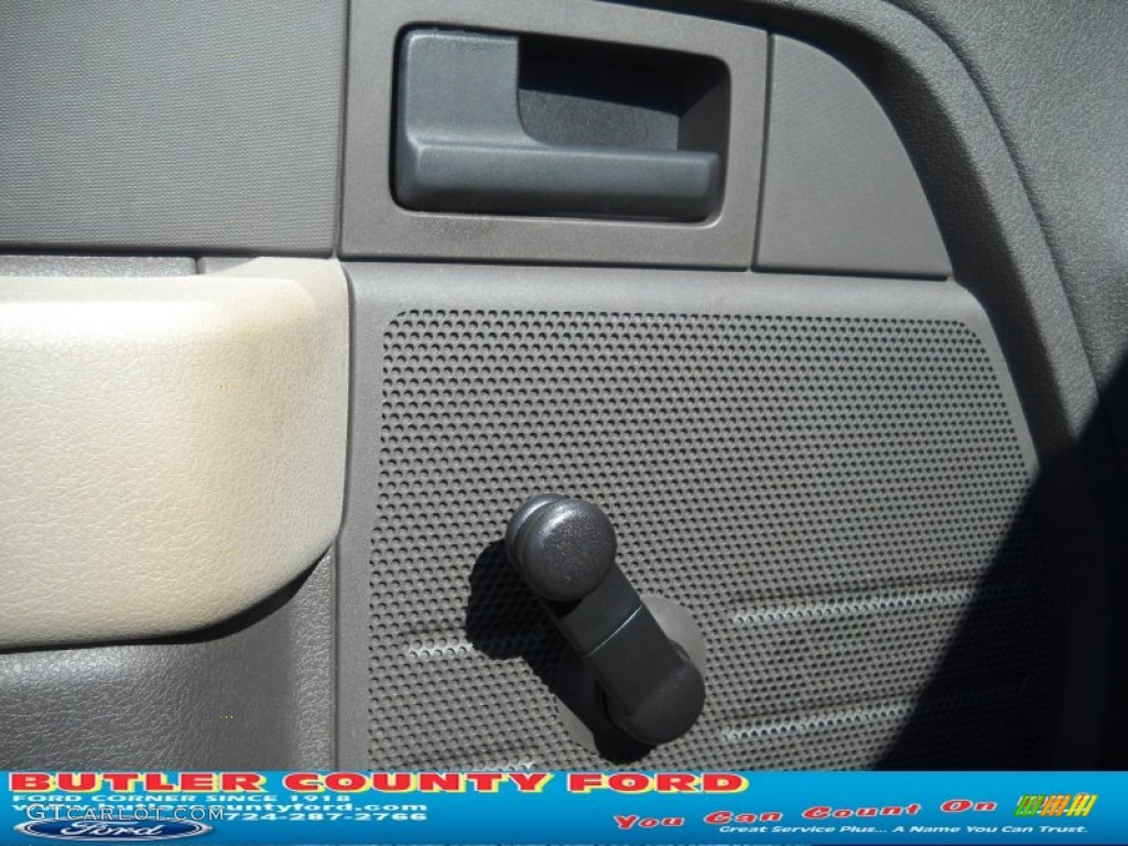 2010 F150 STX SuperCab 4x4 - Tuxedo Black / Black photo #21