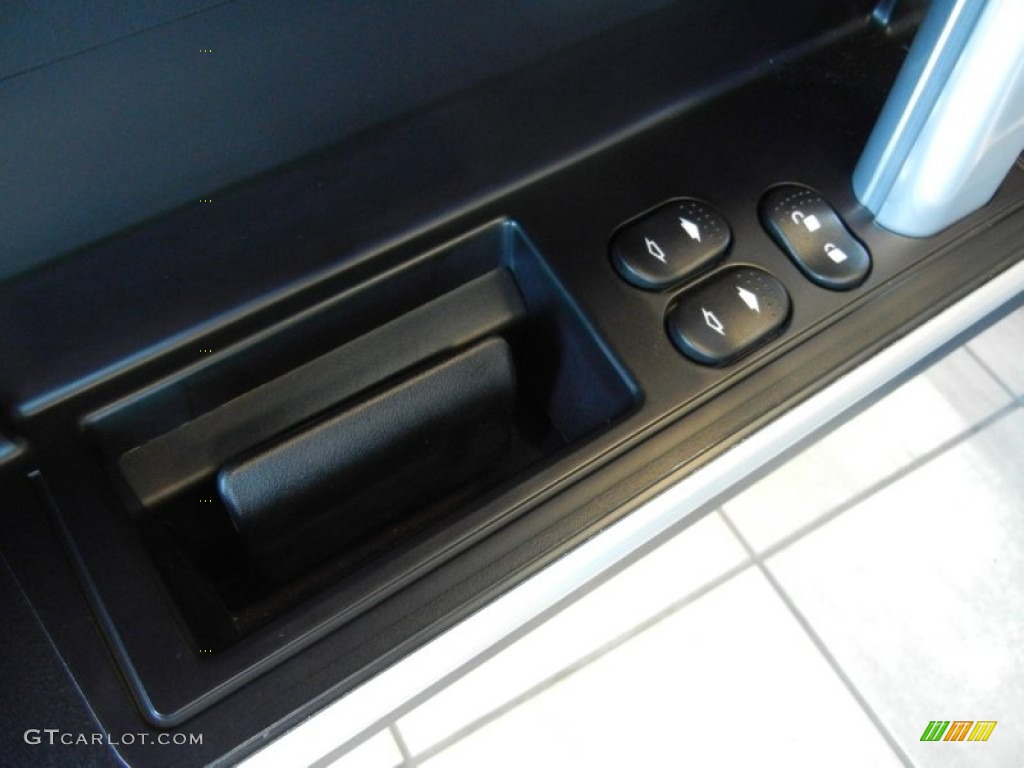 2005 Ford GT Standard GT Model Controls Photo #54970196