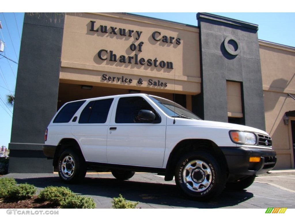 1997 Pathfinder XE - Cloud White / Gray photo #1