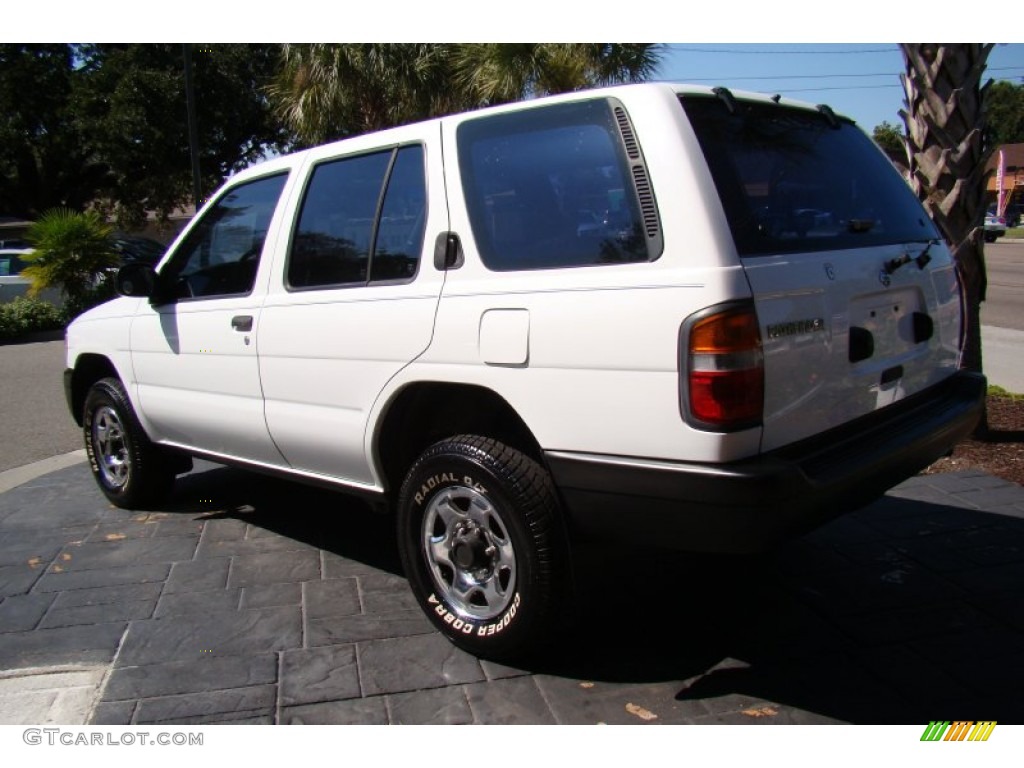 1997 Pathfinder XE - Cloud White / Gray photo #5