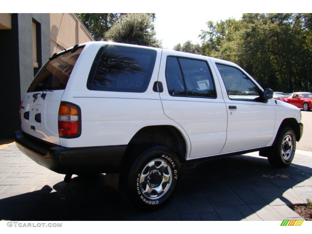 1997 Pathfinder XE - Cloud White / Gray photo #7