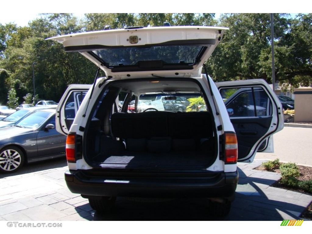 1997 Pathfinder XE - Cloud White / Gray photo #14