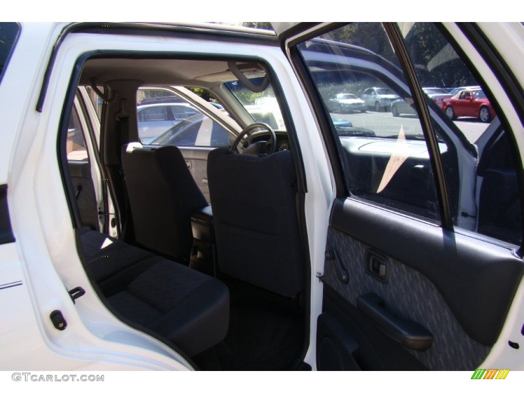 1997 Pathfinder XE - Cloud White / Gray photo #17