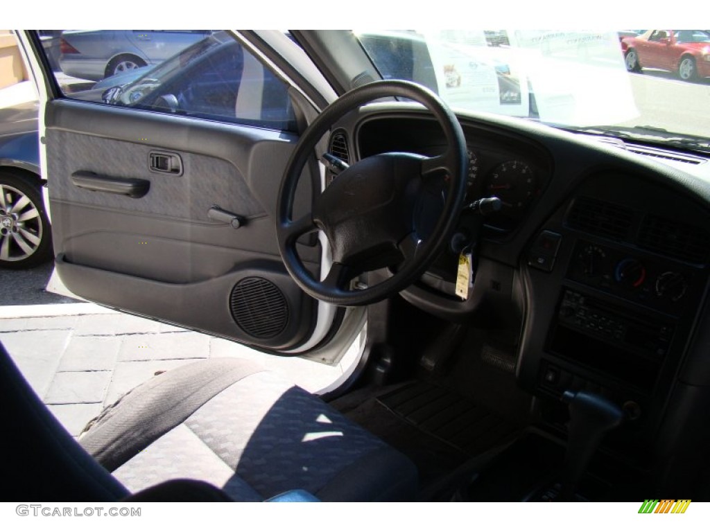 1997 Pathfinder XE - Cloud White / Gray photo #19