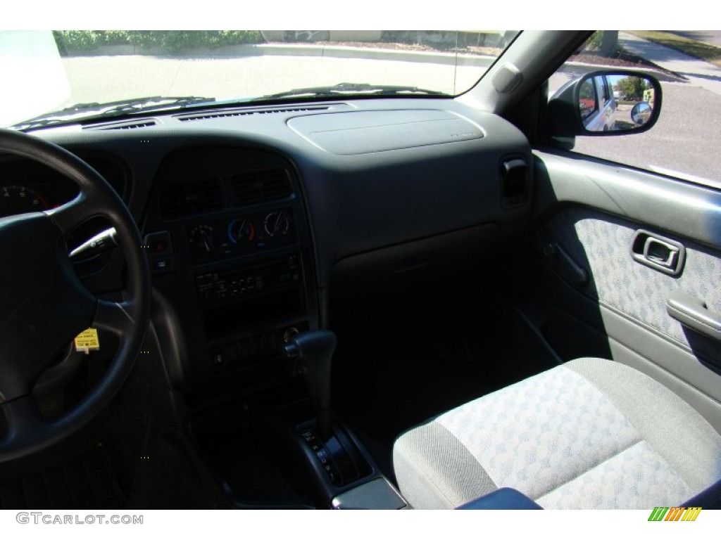 1997 Pathfinder XE - Cloud White / Gray photo #20