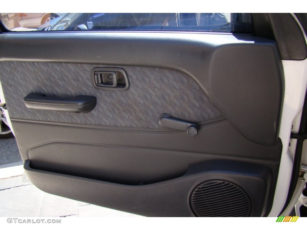 1997 Pathfinder XE - Cloud White / Gray photo #21