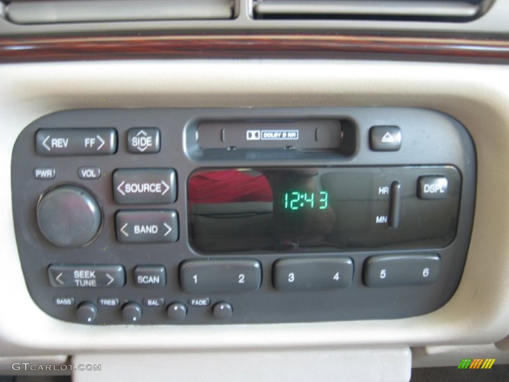 1997 Cadillac DeVille Sedan Audio System Photo #54978418