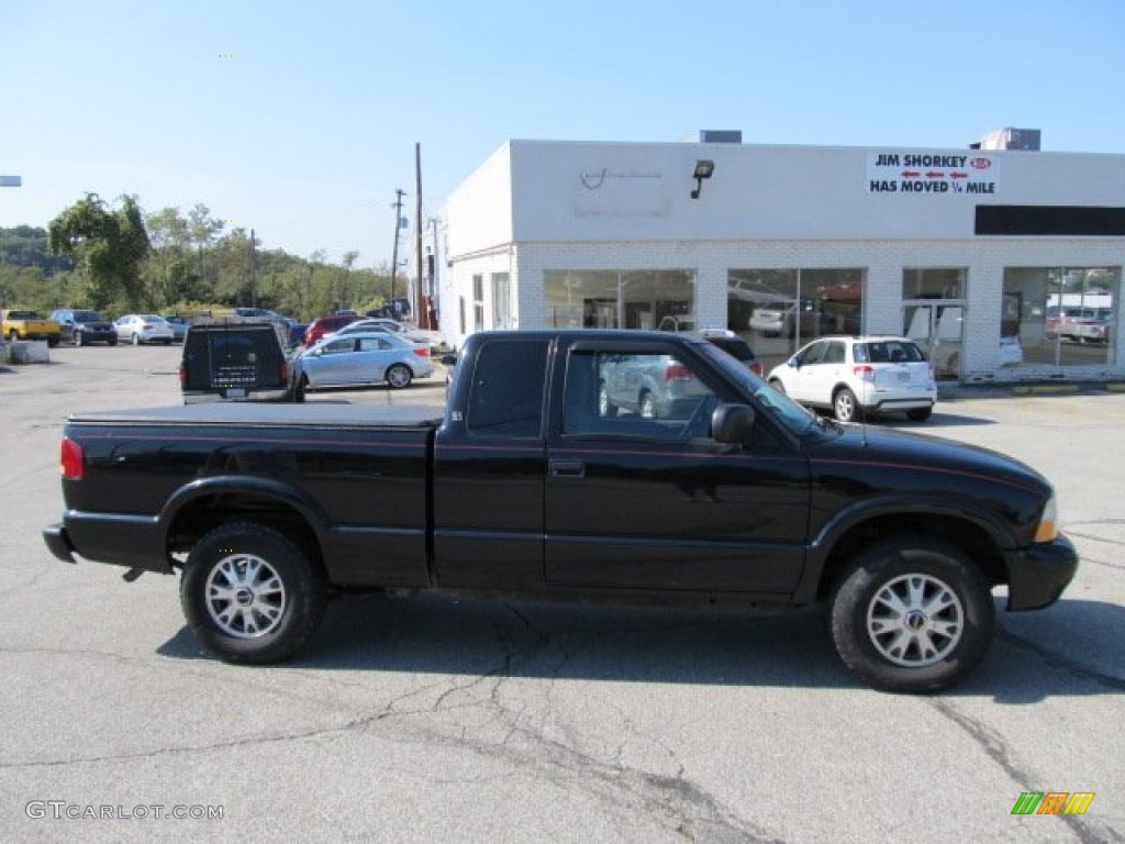 2002 Sonoma SLS Extended Cab 4x4 - Onyx Black / Graphite photo #2