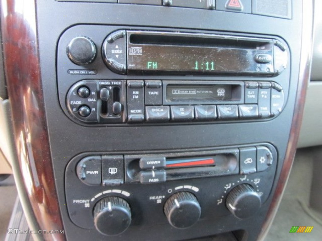 2003 Chrysler Town & Country LX Audio System Photo #54981449
