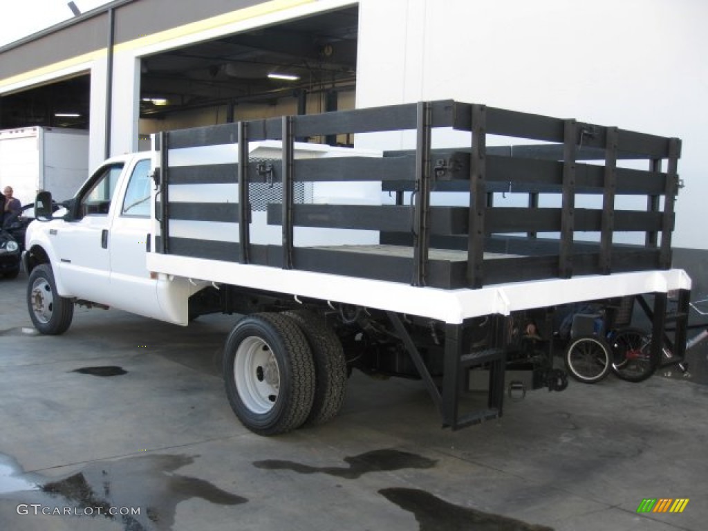 Oxford White 2001 Ford F450 Super Duty XL Crew Cab Stake Truck Exterior Photo #54983422