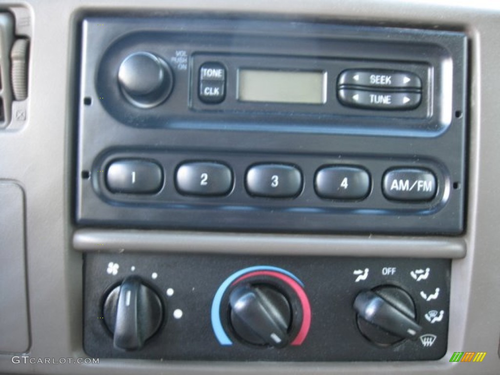 2001 Ford F450 Super Duty XL Crew Cab Stake Truck Audio System Photos