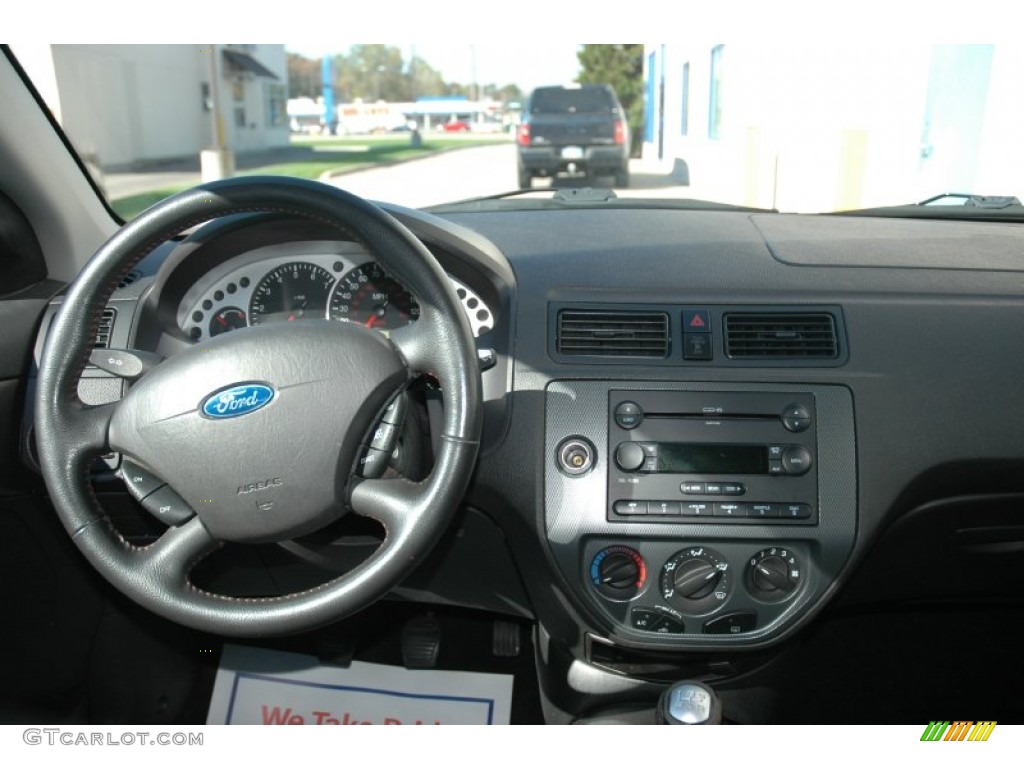 2007 Ford Focus ZX4 SE Sedan Charcoal Dashboard Photo #54988396