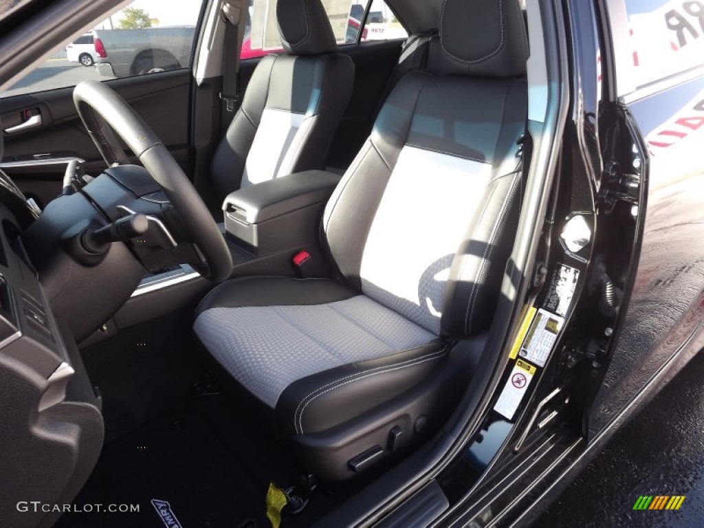 Black/Ash Interior 2012 Toyota Camry SE Photo #54989940