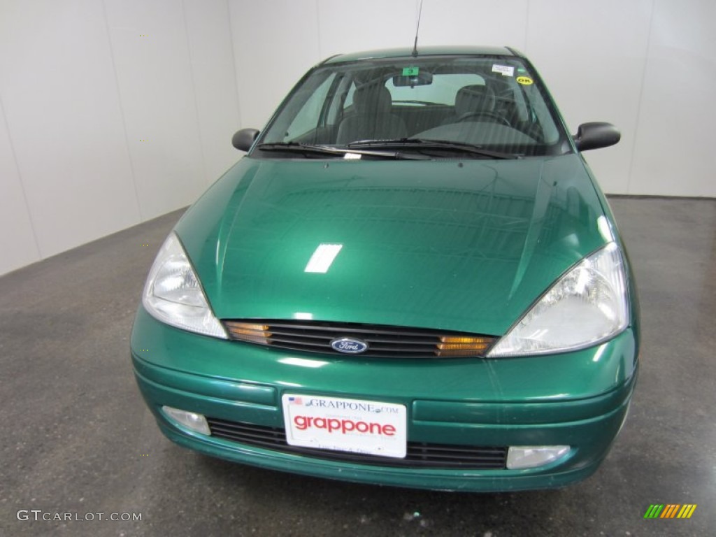 2002 Focus ZX3 Coupe - Grabber Green Metallic / Dark Charcoal photo #2