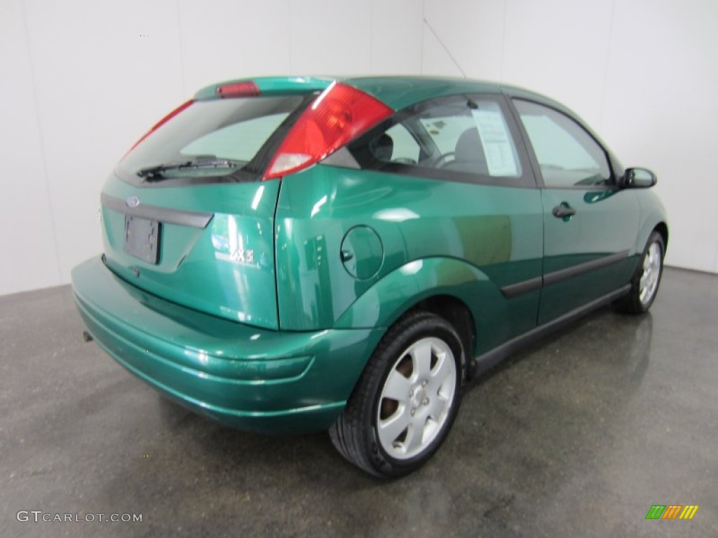 2002 Focus ZX3 Coupe - Grabber Green Metallic / Dark Charcoal photo #9